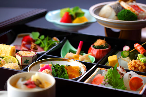 期間限定ご昼食プラン「花見遊膳」登場しました。