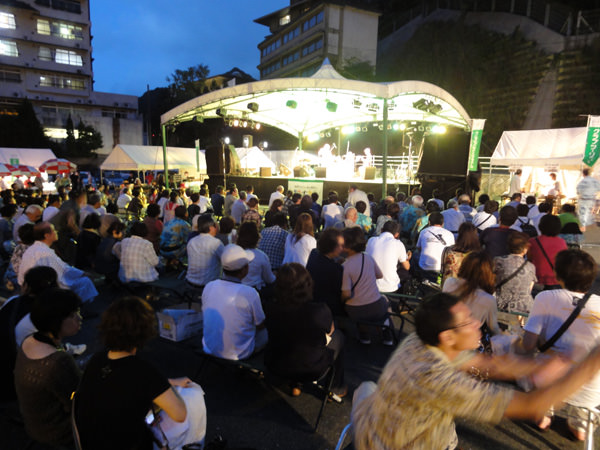 8月27日、28日に湯本温泉街にてJAZZフェスタが開催されました。