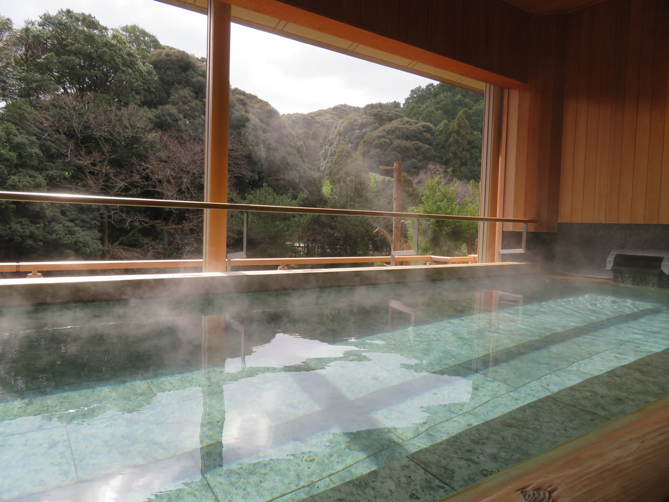 木漏れ日の湯