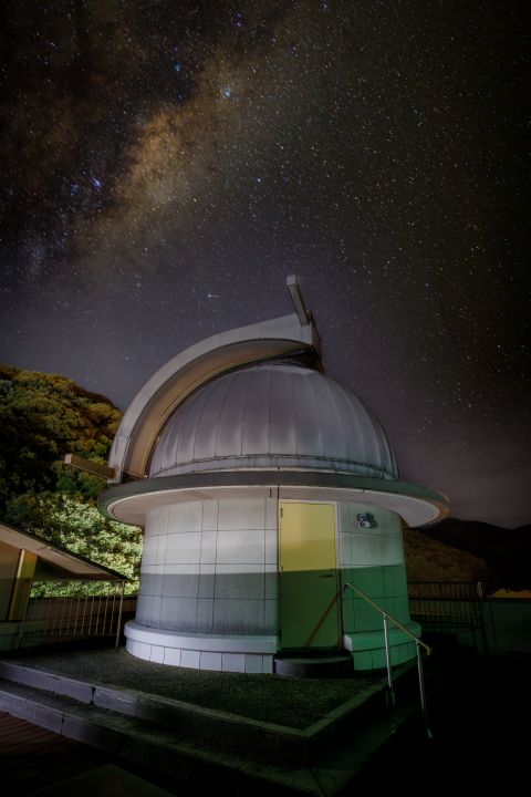 【8月の天体ドーム】夜空を彩る天の川と夏の天体ショー。ペルセウス座流星群や夏の星々を望遠鏡で覗いてみませんか？